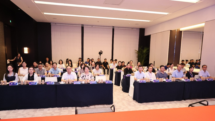 会议报道｜全程管理 武汉发力：妇瘤诊疗寻良策，案例展彩保康宁