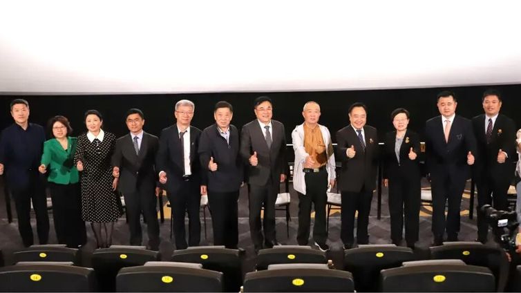 “跟着电影做科普” | 海河之畔，光影映照真实——《逢生：直面癌症》科普患教观影会在天津温暖定格